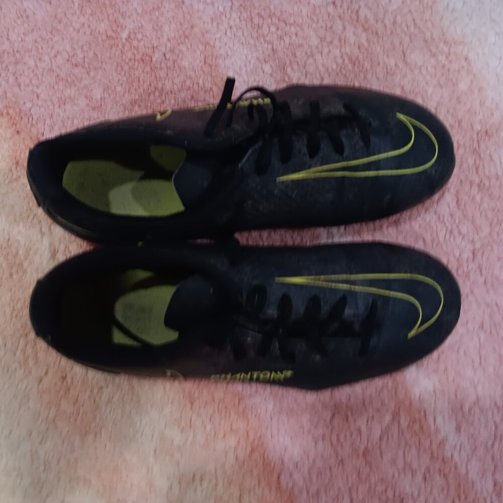 Nike Phantom cleats size 6 - Picture 4 of 5